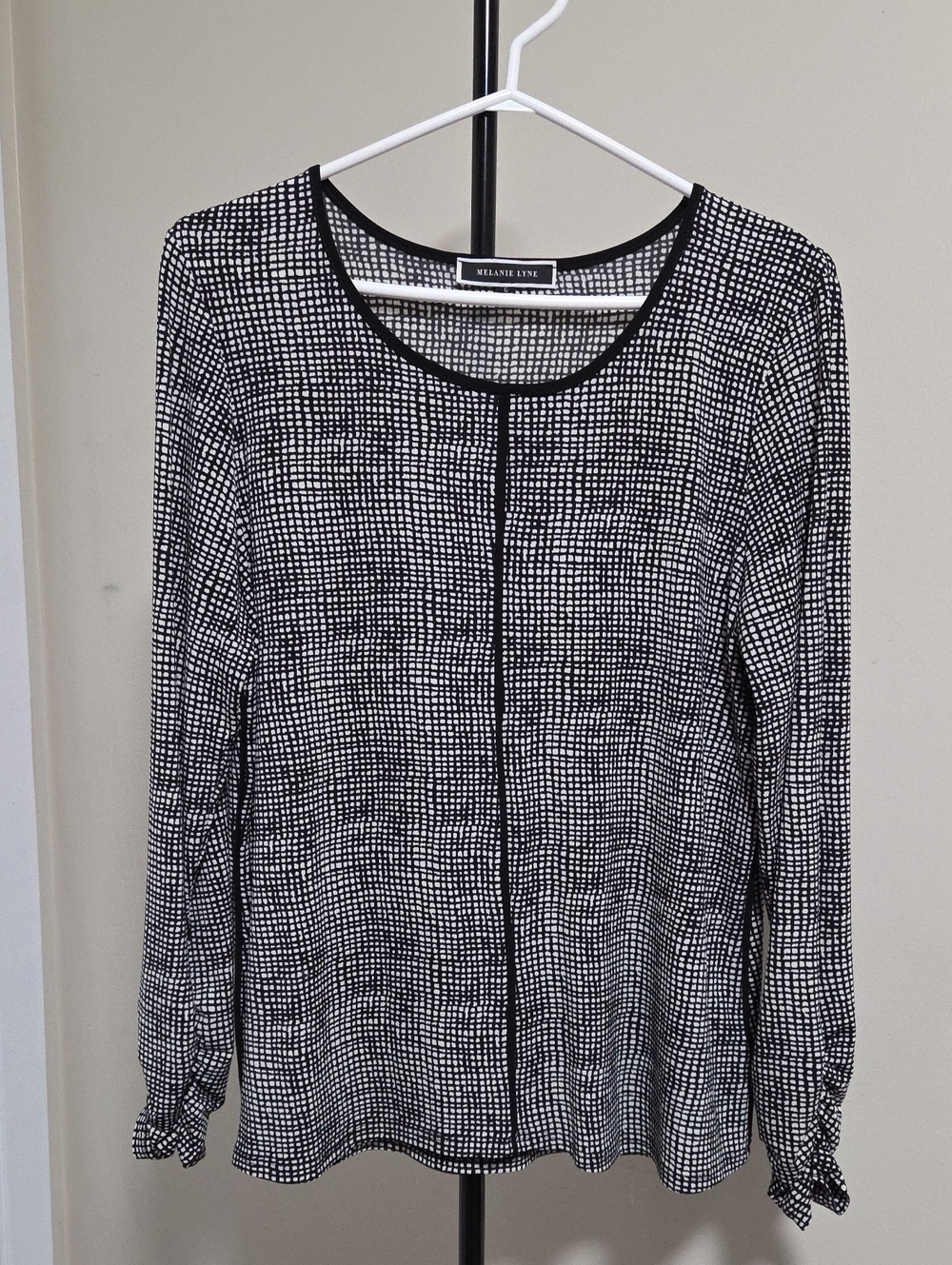 Melanie Lyne Black & White Grid-Print Long Sleeve Blouse